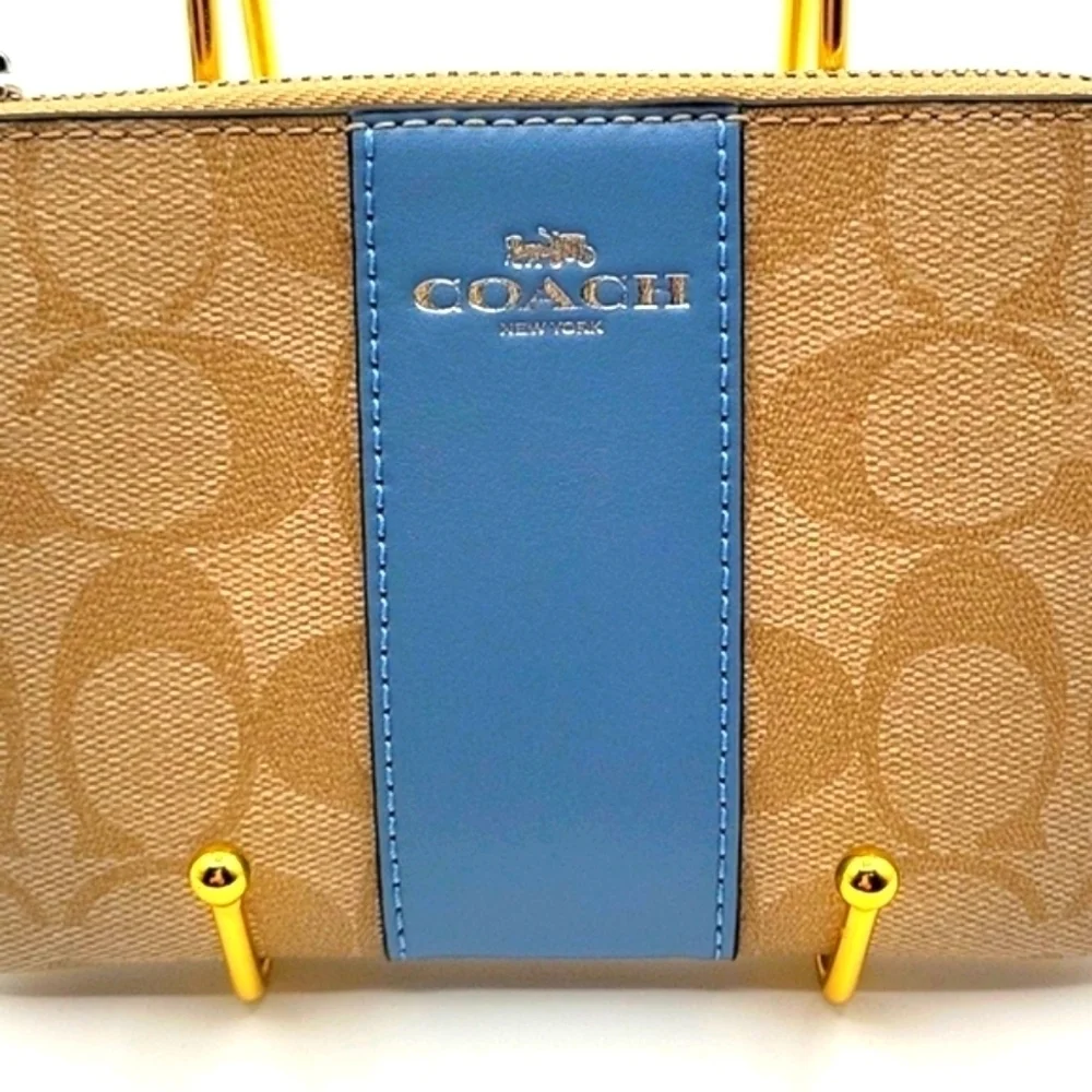Coach wristlet nwot